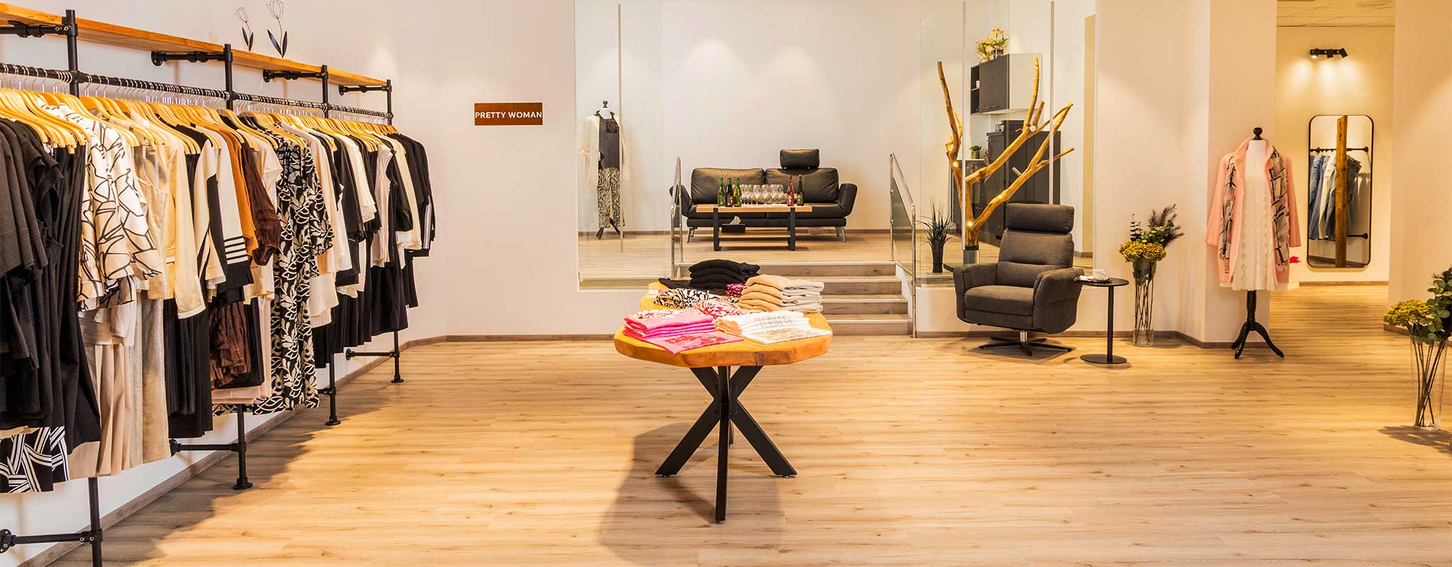 Markenmode beispielsweise in Größe 46, Größe 48, in Größe 50, in Größe 52 im Weinviertel bei pretty woman +size